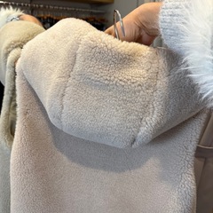 H&M　フーデッドボアベスト　ライトベージュ　XXSの画像