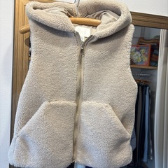 H&M　フーデッドボアベスト　ライトベージュ　XXSの画像