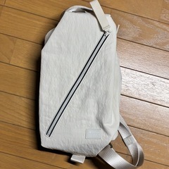 ルルレモン　lululemon Fast Track バッグ 2.0 9L、ライトアイボリーカラーの画像