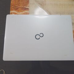 富士通ノートパソコンの画像