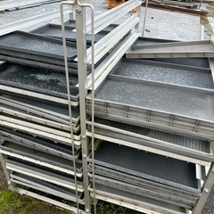 【取りに来て頂ける方】アルミ製苗棚水平式80枚用の画像