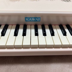 KAWAI ミニピアノの画像
