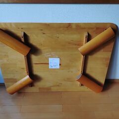 木製折脚テーブルの画像