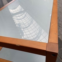 キャスター付き　ガラステーブル　の画像