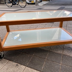 キャスター付き　ガラステーブル　の画像