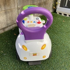 期限１２月２３日まで　バズ・ライトイヤー手押し車　乗物玩具の画像