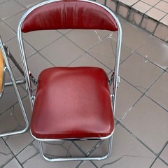 コクヨの折りたたみ椅子の画像