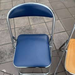 コクヨの折りたたみ椅子の画像