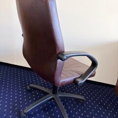 重厚感たっぷり家具セット 【事務用チェア／オフィスチェア】の画像