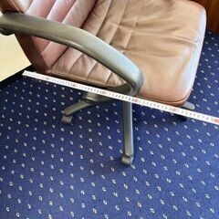 重厚感たっぷり家具セット 【事務用チェア／オフィスチェア】の画像