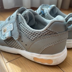 スニーカー　18センチの画像