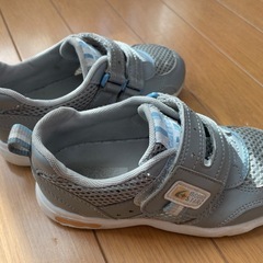 スニーカー　18センチの画像
