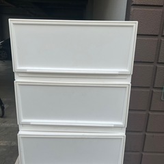 （アップデート:現在下の棚のみ残っています
）カラーボックスの画像