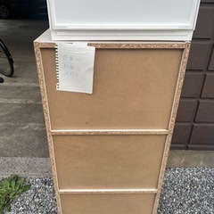 （アップデート:現在下の棚のみ残っています
）カラーボックスの画像