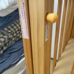 木製ベビーベッドの画像