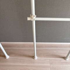 ハンガーラック 突っ張り 2連 スリム 
ウォークインクローゼット 収納 2段 高さ調整 衣類収納 クローゼットハンガー 伸縮式 突っ張り式ハンガーラック 突っ張りハンガー 突っ張り棒 頑丈 大型 ワイド つっぱりハンガーラックの画像
