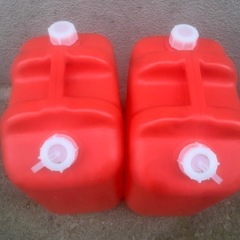 ポリタンク　20リットル２個！の画像