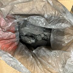 七輪と炭の画像