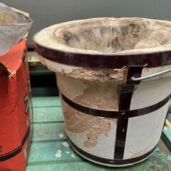 七輪と炭の画像