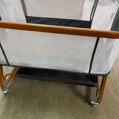 ¥4,000/09/ベビーベッド/高さ調整機能付き/キャスター付き/の画像