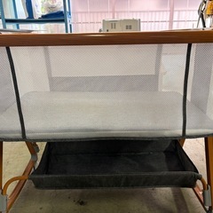 ¥4,000/09/ベビーベッド/高さ調整機能付き/キャスター付き/の画像