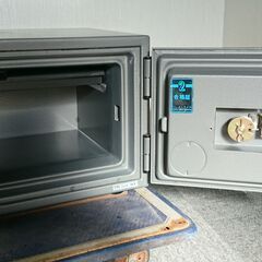 【年末年始営業のお知らせ】12月29日～1月4日までお休みとさせていただきます◎ General ジェネラル 防犯防止金庫 ダイヤル式 鍵付き 1外観傷あり  の画像