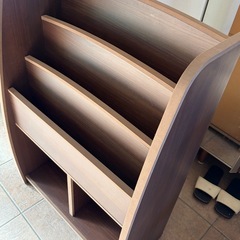 絵本ラックの画像