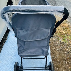 ハンドル動かせる、少し大きめの犬用ペットカート②の画像