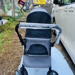 ハンドル動かせる、少し大きめの犬用ペットカート②の画像