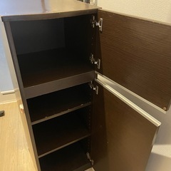 収納棚　扉付き　無料の画像