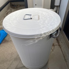 ゴミ箱の画像