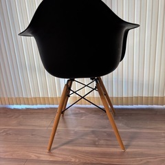 イームズチェアの画像