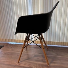 イームズチェアの画像
