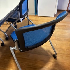 【新品未開封】キャスター付きオフィス椅子の画像