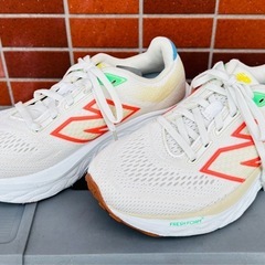希少カラー ニューバランス FRESH FOAM 880 ランニングシューズの画像