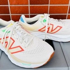 希少カラー ニューバランス FRESH FOAM 880 ランニングシューズの画像