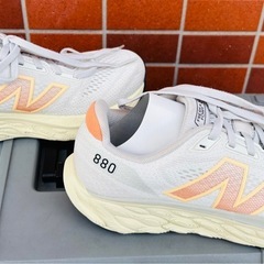 希少カラー ニューバランス FRESH FOAM 880 ランニングシューズの画像