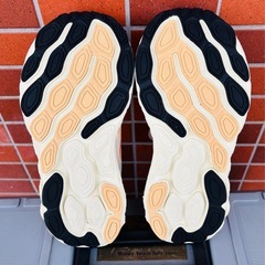 希少カラー ニューバランス FRESH FOAM 880 ランニングシューズの画像