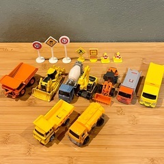トミカ　おでかけ立体マップ　建設現場　働く車　ショベルカー　ダンプカー　ミキサー車　リジットダンプ　ロードローラー　タンクローリー　ミニカー　車　まとめ売り　セットの画像
