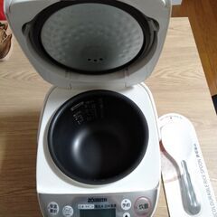 【500円】象印 炊飯器（動作確認済み）＋しゃもじ付きの画像