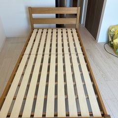 ベッドフレームの画像