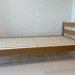 ベッドフレームの画像