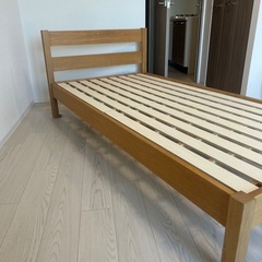 ベッドフレームの画像