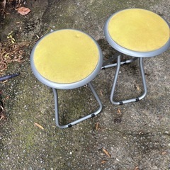 折りたたみ椅子の画像