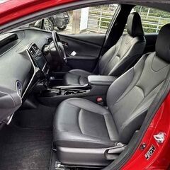 ＼ 誰でも車が買える次世代低与信ローン専門店／ 安心の１年保証付き 距離無制限！中古車販売 カーメル山梨店　平成３０年　トヨタ　プリウス　71,800㌔の画像