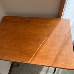 折りたたみテーブル　　の画像