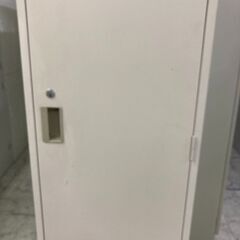 中古　コクヨ　1人用ロッカー　1人　ロッカー　1人ロッカー　掃除道具ロッカー　鍵付　幅広め　Ｗ455×D515　愛知　一宮市　江南市　稲沢市　名古屋　岐阜　各務ヶ原　岐南町　羽島　三重　グッドプライス一宮の画像