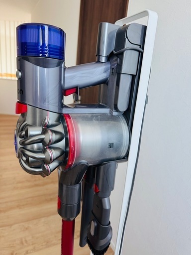 ジャンク品】 Dyson V8 Slim Fluffy 【スタンド附属】 (にゃんちゅう