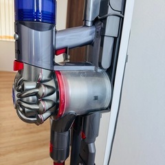 決まりました【ジャンク品】 Dyson V8 Slim Fluffy 【スタンド附属】 の画像
