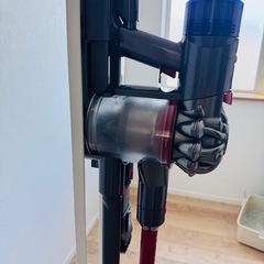 決まりました【ジャンク品】 Dyson V8 Slim Fluffy 【スタンド附属】 の画像